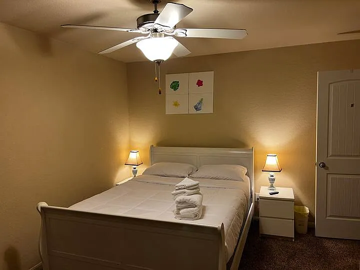 5 bed, 2.5 bath, 2193 sqft, $800 — Photo 2