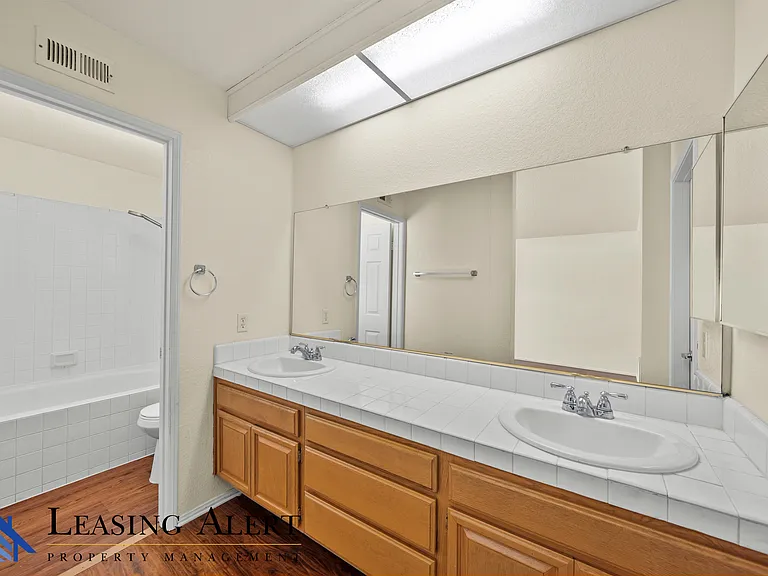 27653 Myrin Ct — Photo 13