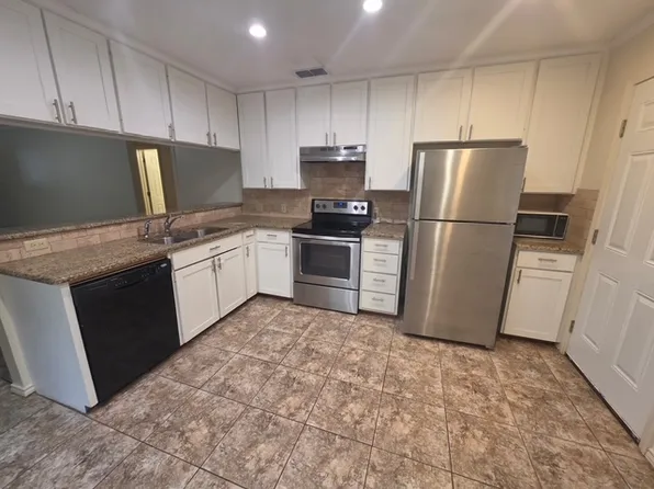 113 Willow Creek Ct APT B, Hallsville, TX 75650