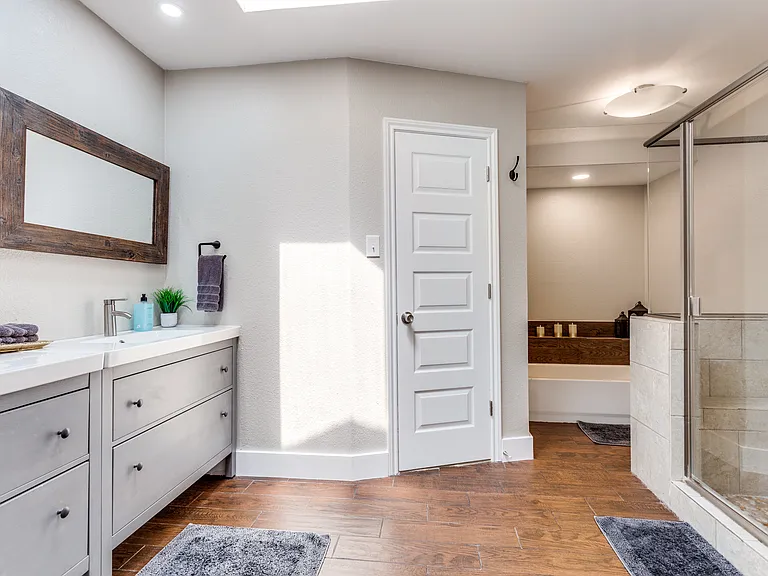 926 Hillside Ln — Photo 6