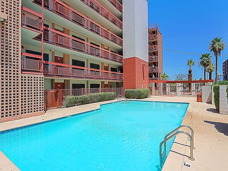 Ambassador West Apartments — Photo 15