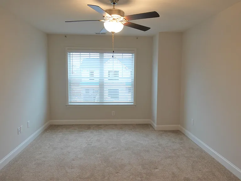 124 Creekland Way #1 — Photo 2