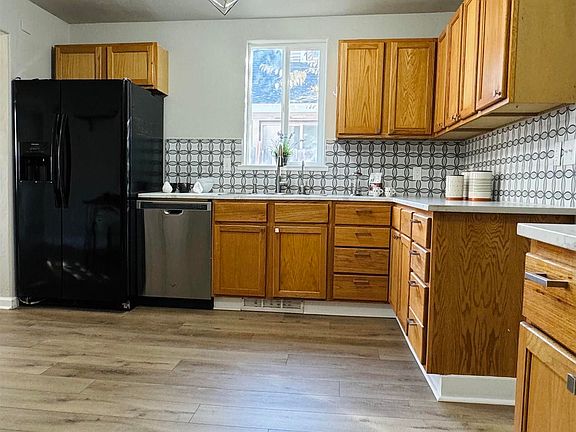 5th image of 354 7th Ave E