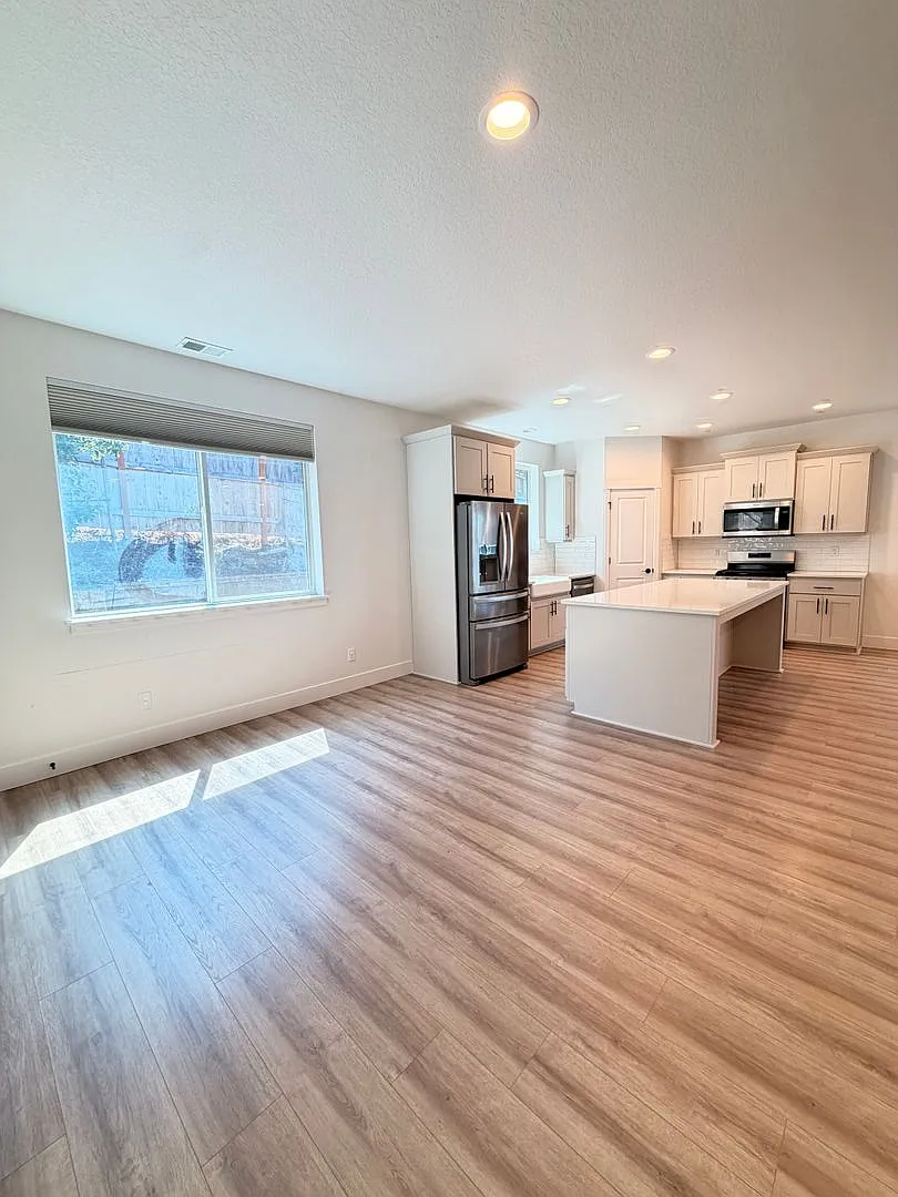 4- Bedroom home on Moon Mountain — Photo 4