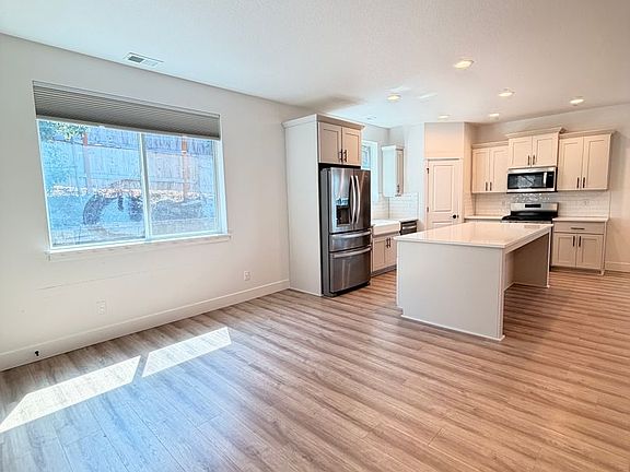 4th image of 3481 Snowberry Rd