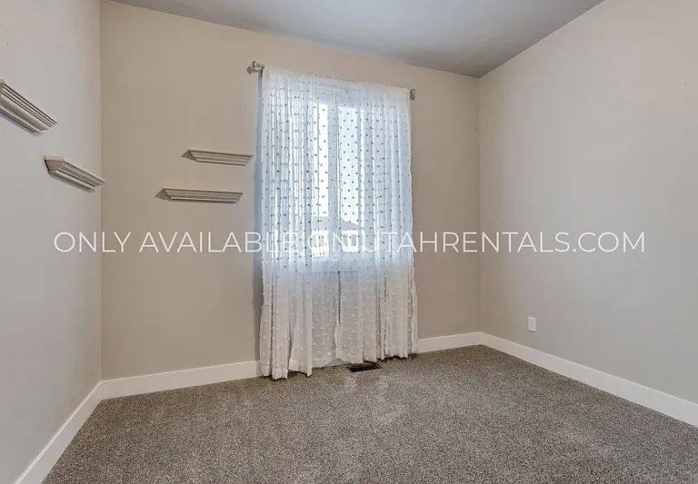 693 Spruce Way — Photo 23