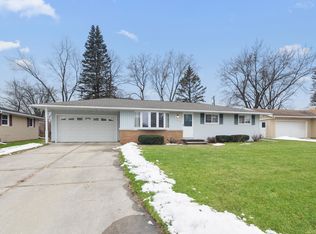 612 Heyden Ln, Green Bay, WI 54301