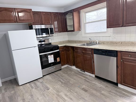 2nd image of 228 Glenhaven Dr #1