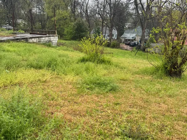 Barksdale St, Yazoo City, MS 39194