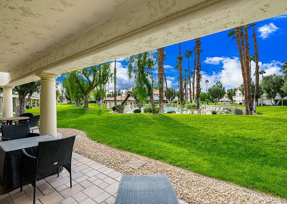 1st image of 678 Vista Lago Cir N