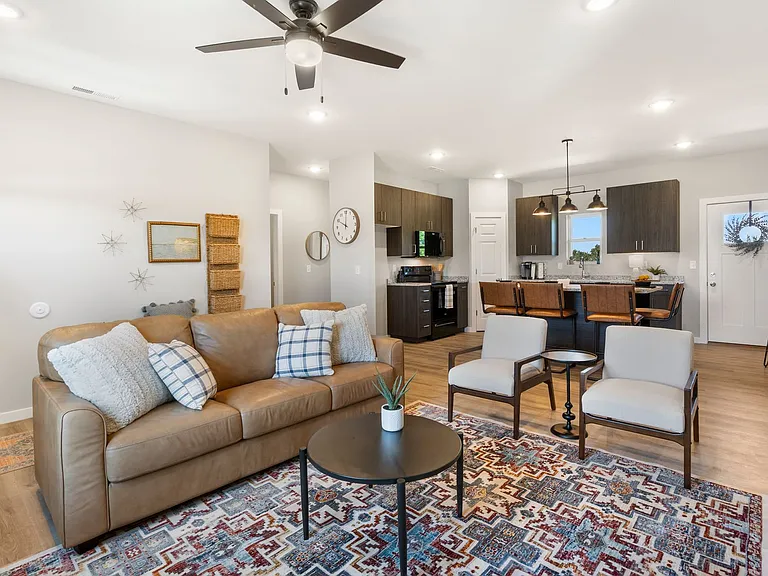 665 E Forest St — Photo 15