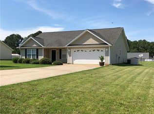 102 Silver Spur Dr, Williamston, SC 29697