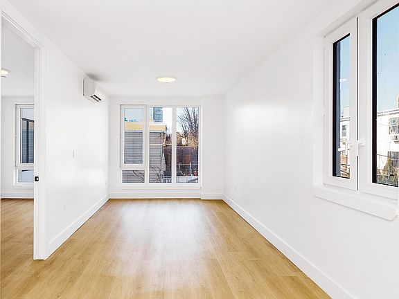 4th image of 649 Hart St #2I