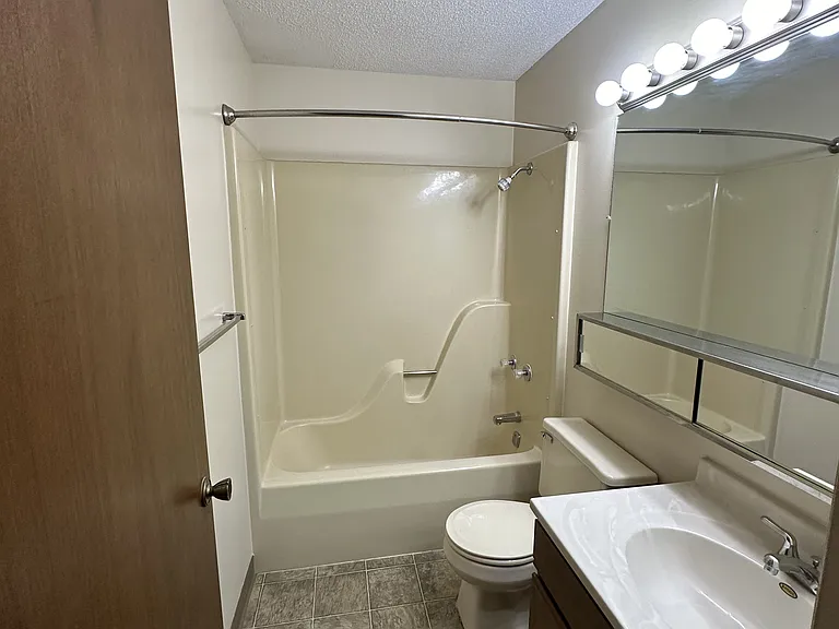 709 Devonshire Dr #709 — Photo 10