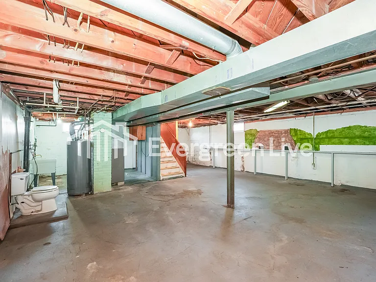 2540 E 38th St — Photo 14