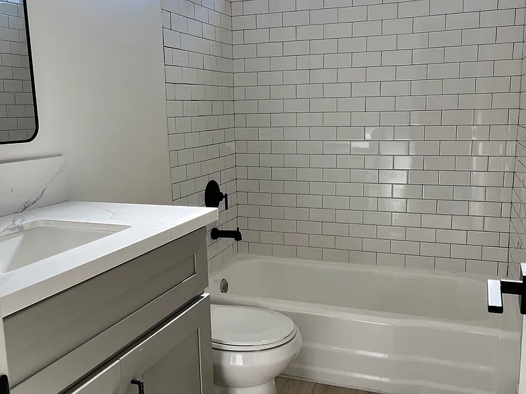 6958 Woodman Ave #14 — Photo 8