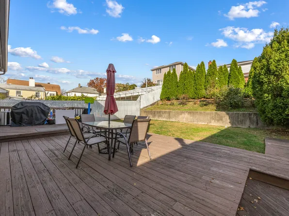 159 Seneca Avenue image 28 of 34