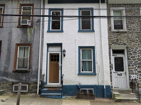 2nd image of 4562 Silverwood St
