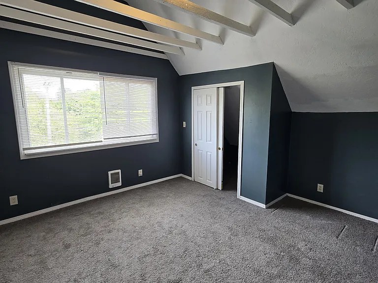 1374 E 115th St #3 — Photo 8