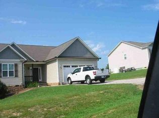 136 W Letchworth Dr, Zebulon, NC 27597