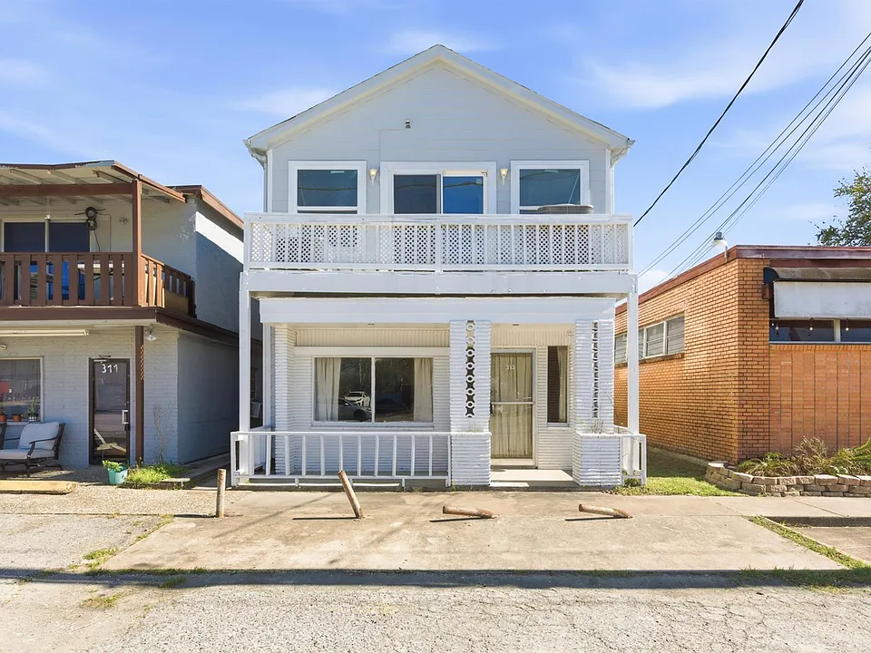 313 Grand Ave