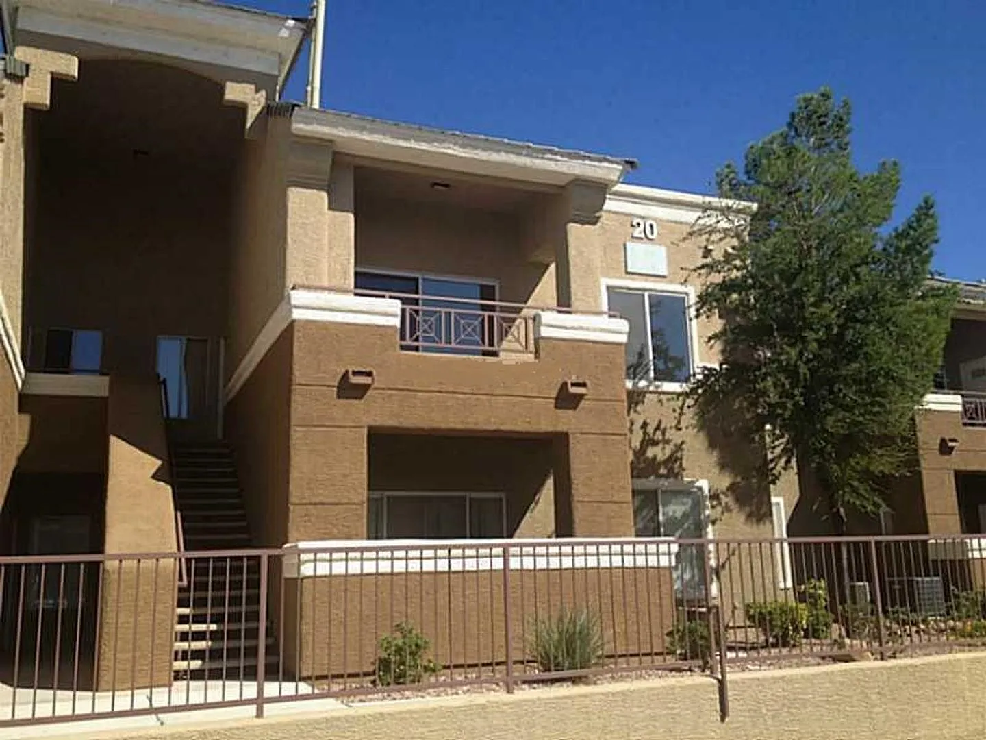 1 Bedroom 1 1/2 Bath. 2nd floor of a well-kept, peaceful, quiet community - Russell/Buffalo — Photo 1