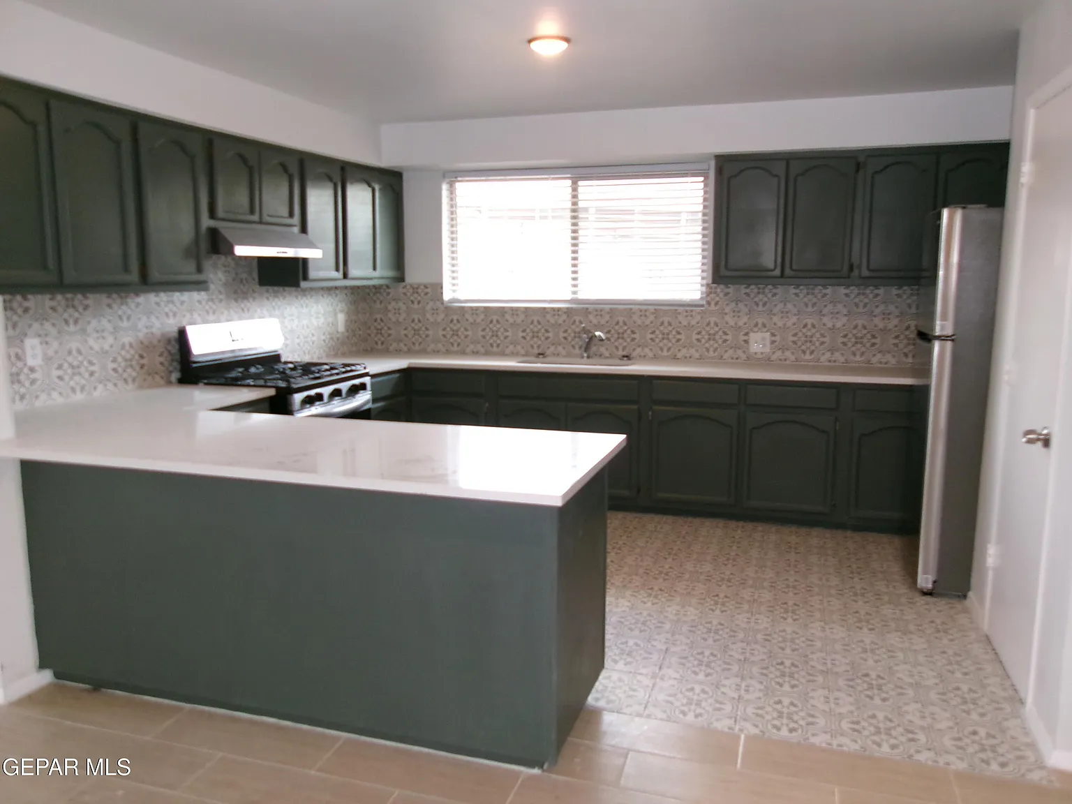 2 bed, 2.5 bath, 2000 sqft, $1,850 — Photo 4