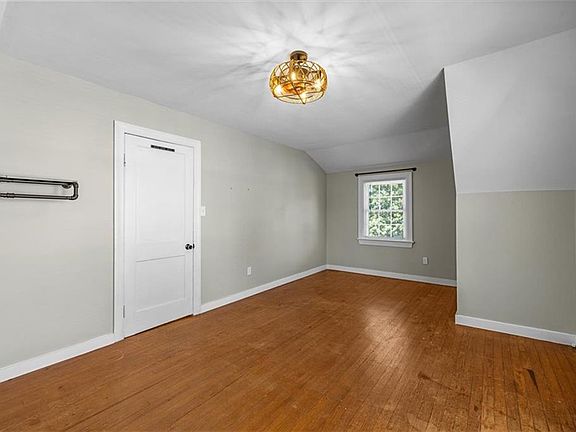 5th image of 131 Robinson Rd