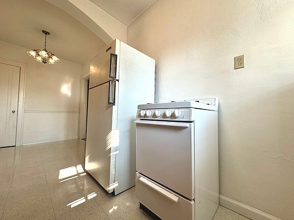 4th image of 1206 Bellevue Ave #1