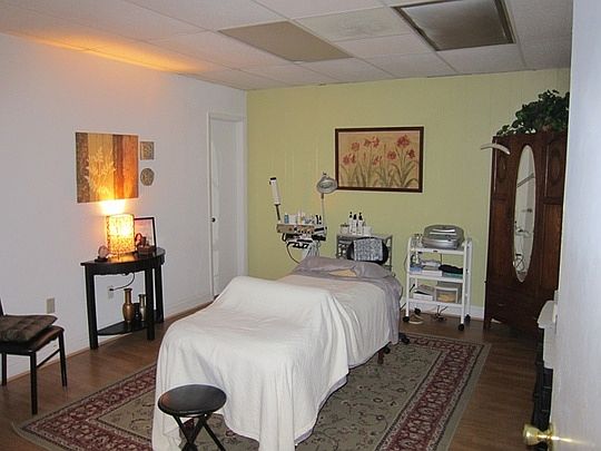 5th image of 310 W Sterling St