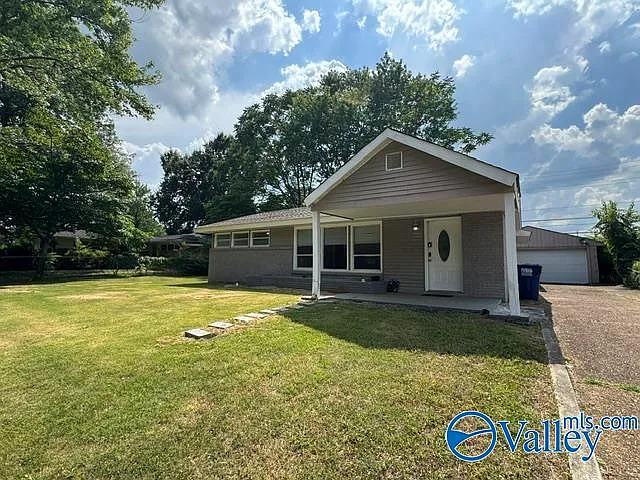 3 bed, 1.0 bath, 1585 sqft, $1,645 — Photo 3
