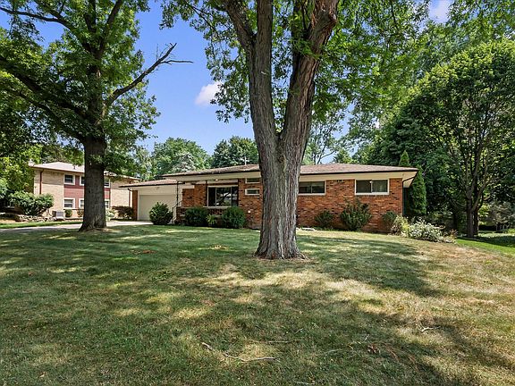 5th image of 349 Nesbit Ln