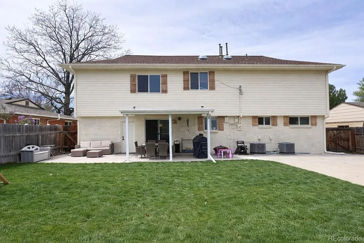 6 bed, 4.0 bath, 4000 sqft, $4,200 — Photo 2