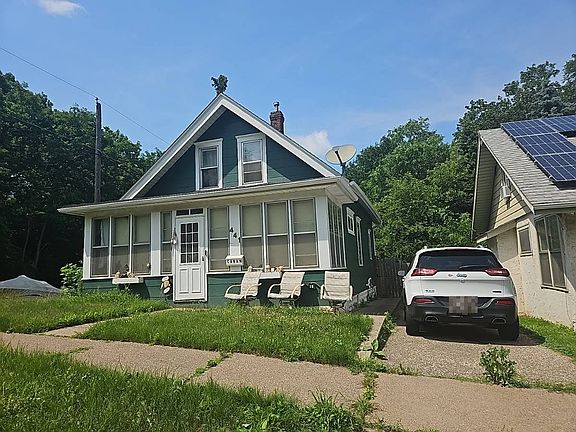 2nd image of 441 Sidney St E