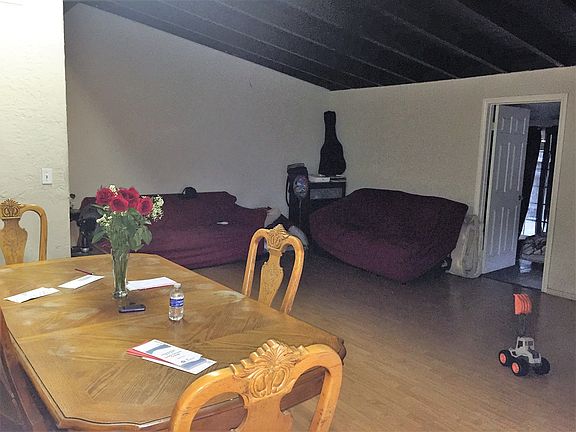 3rd image of 9238 Woodale Ave