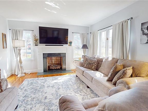 5th image of 224 Country Club Rd