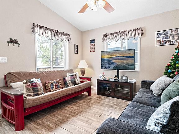3rd image of 1040 Woodland Dr