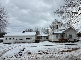 200 N Walnut St, Vernon, MI 48476