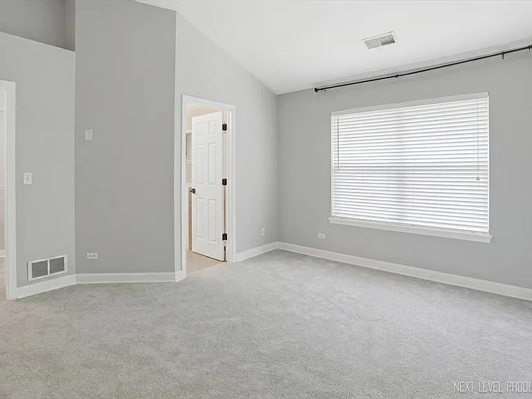 3044 Waters Edge Cir — Photo 8