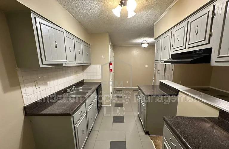 3373 Dawnridge Dr — Photo 3