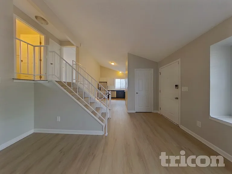 1721 S Genoa Way — Photo 3