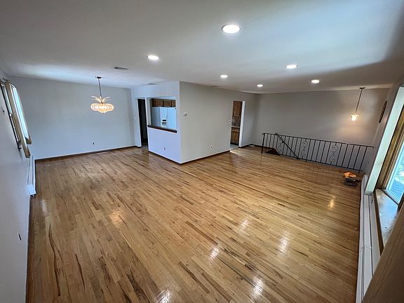 2nd image of 2536 Columbus Ave Floor 2
