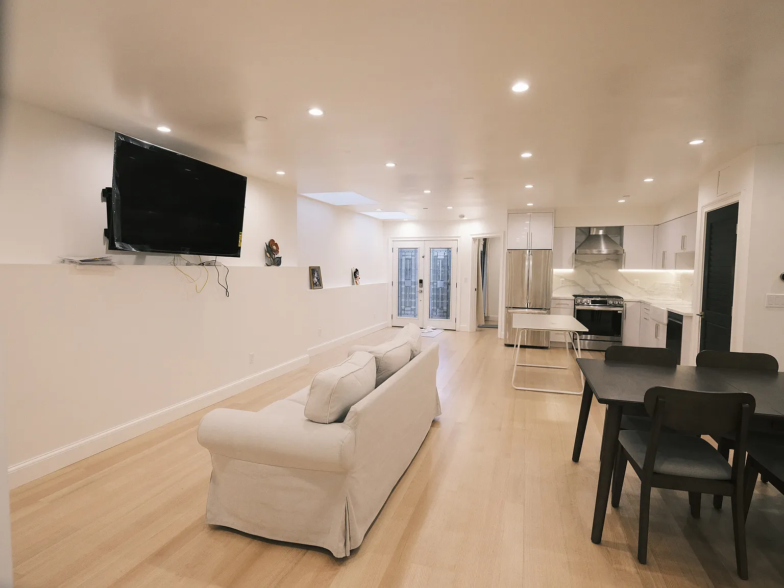 3 bed, 1650 sqft, $9,800 — Photo 4