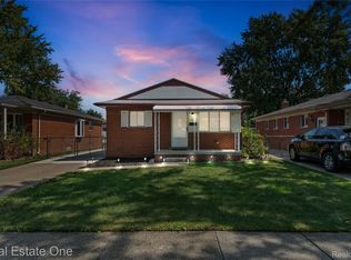 7917 Campbell St, Taylor, MI 48180
