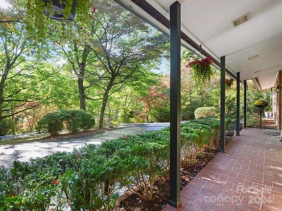 4th image of 645 E Park Dr
