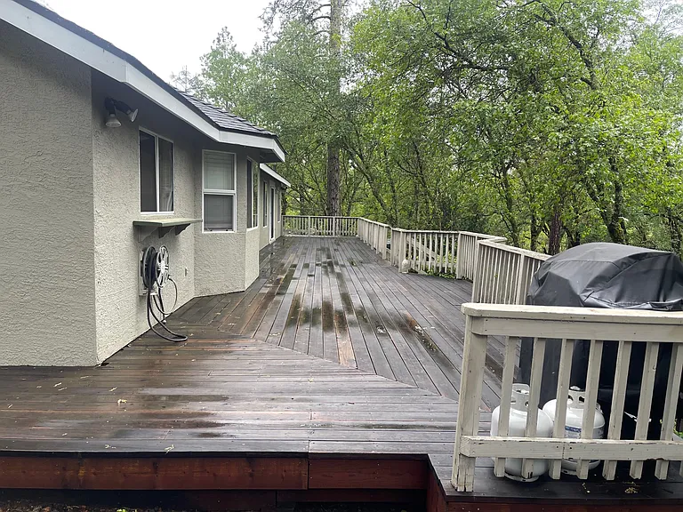 858 Evergreen Ln — Photo 3