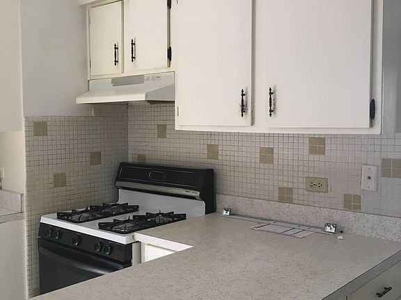 3rd image of 7518 N Winchester Ave APT 2E