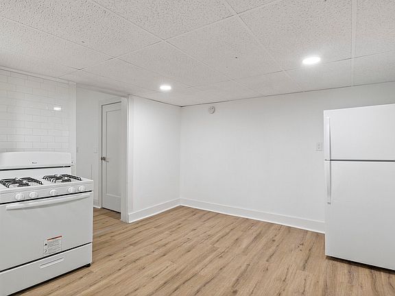 Kitchen-Semi Upgraded