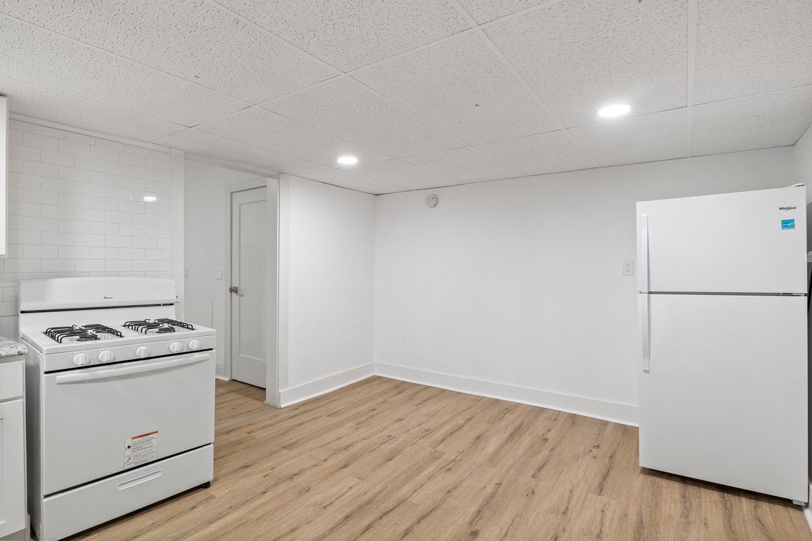 Kitchen-Semi Upgraded