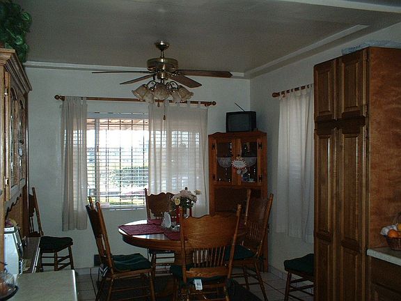 Large kitchen w/eating area